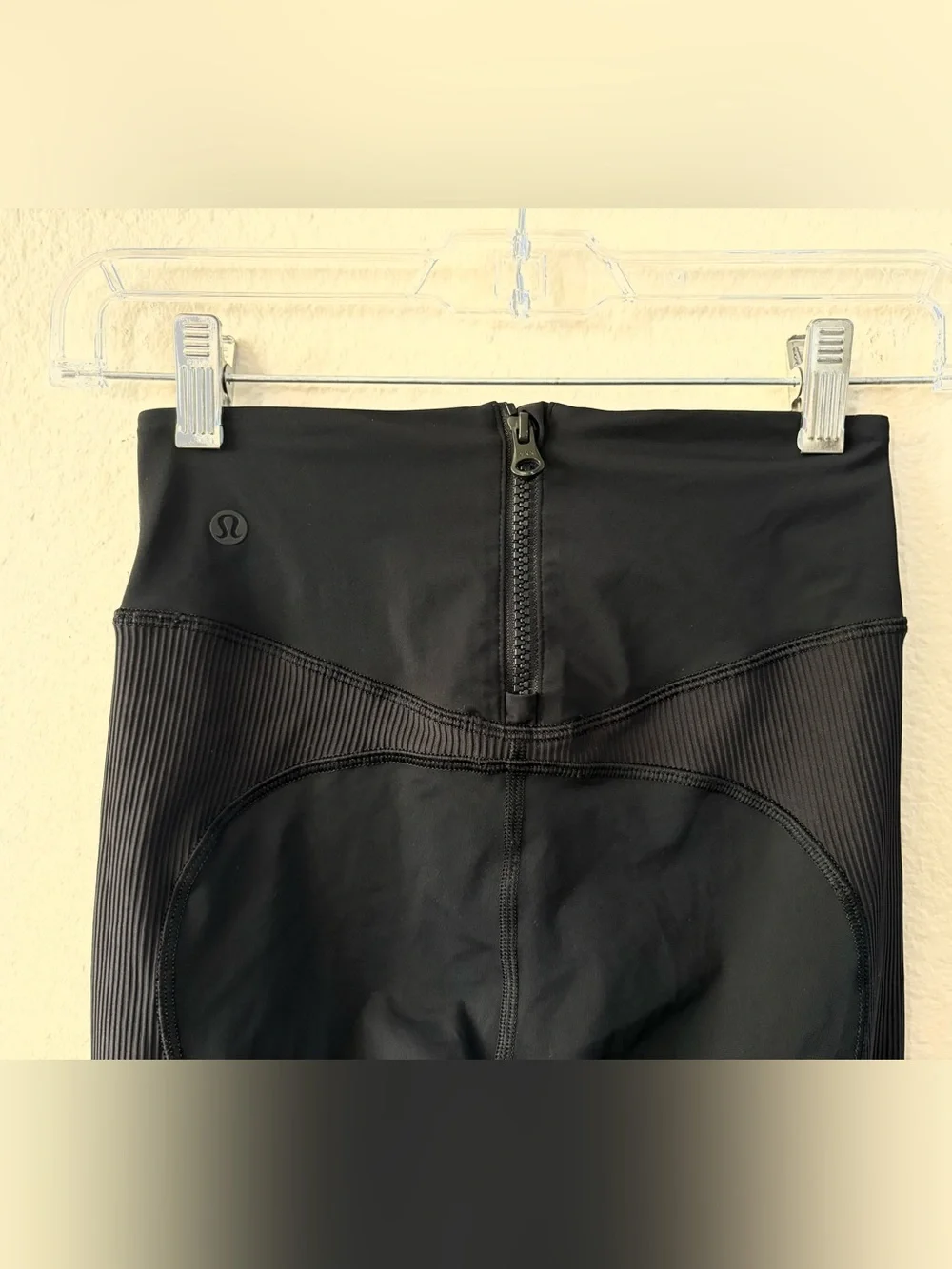 Lululemon Wade the Waters Paddle Tight Back Waist Zipper UV Protect Size 4 Black